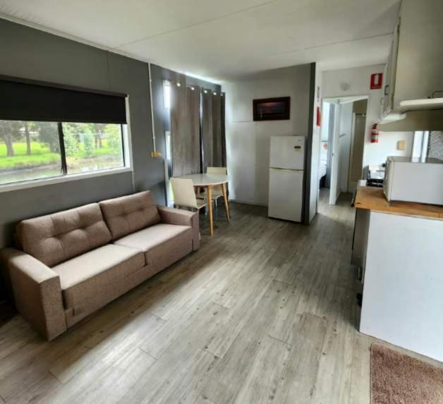 Surfrider Caravan Park Barrack Point Room photo