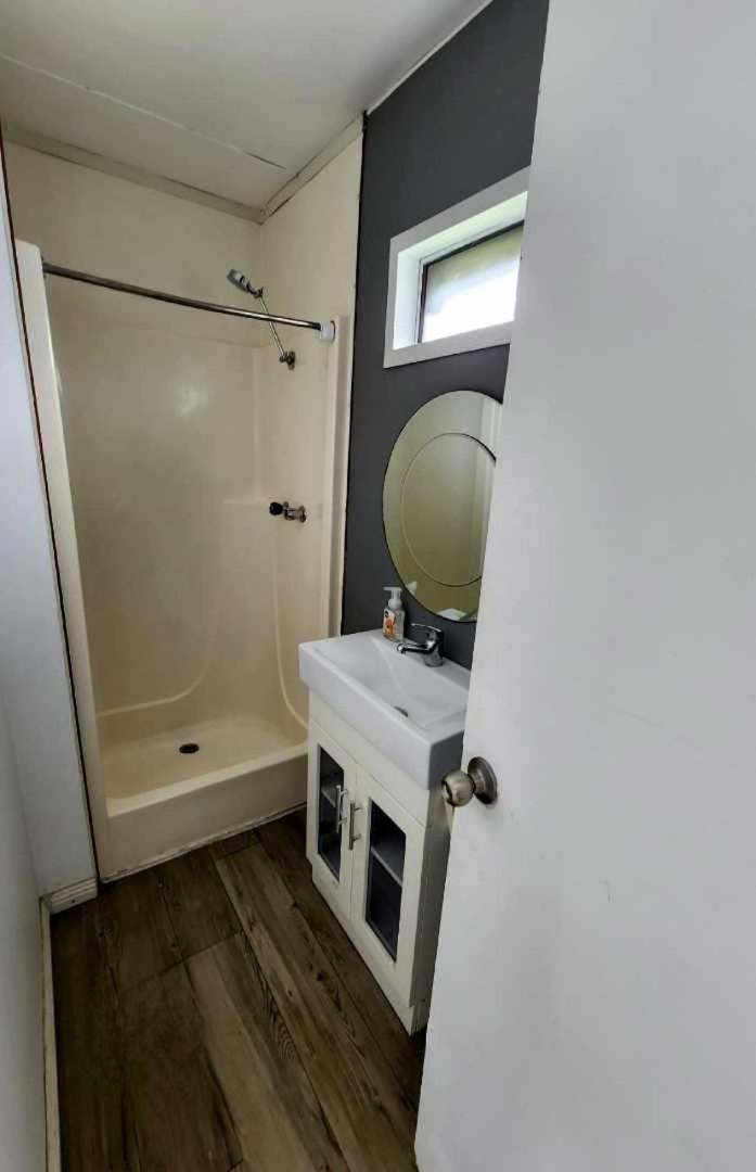 Surfrider Caravan Park Barrack Point Room photo