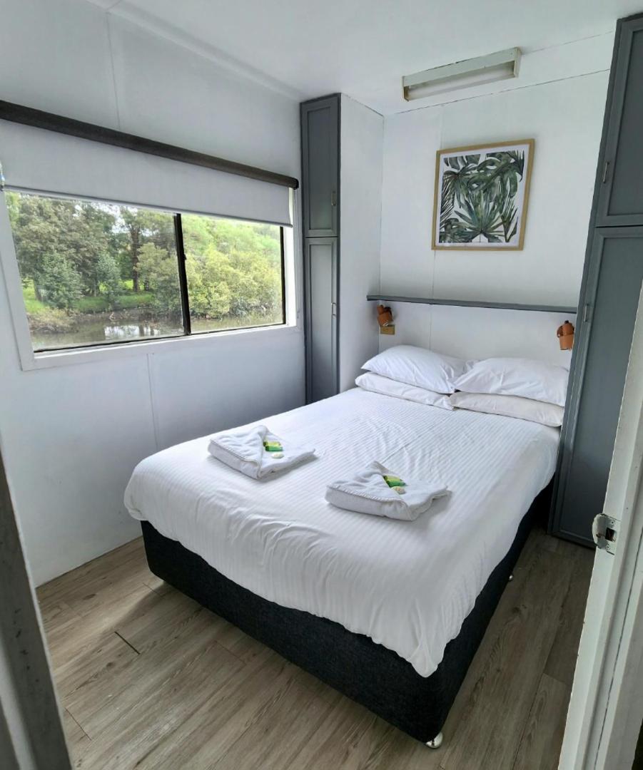 Surfrider Caravan Park Barrack Point Room photo